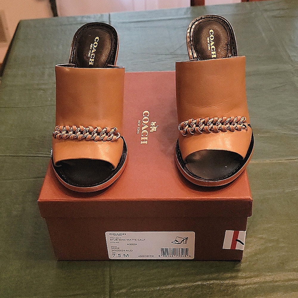 Coach sandals, color tan, leather. Size 7.5 M